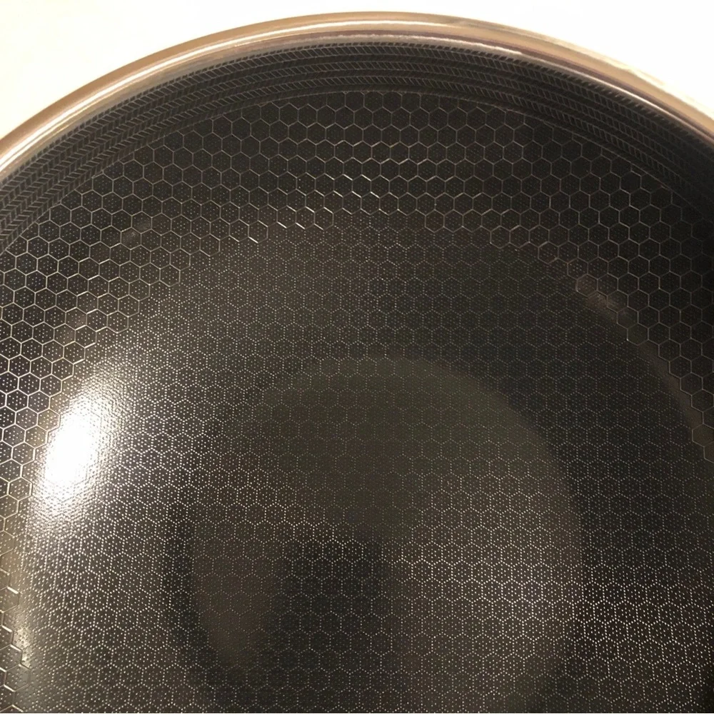HexClad Hybrid Nonstick 12-Inch Wok Cookware with 12 inch Lid - Picture 4 of 13